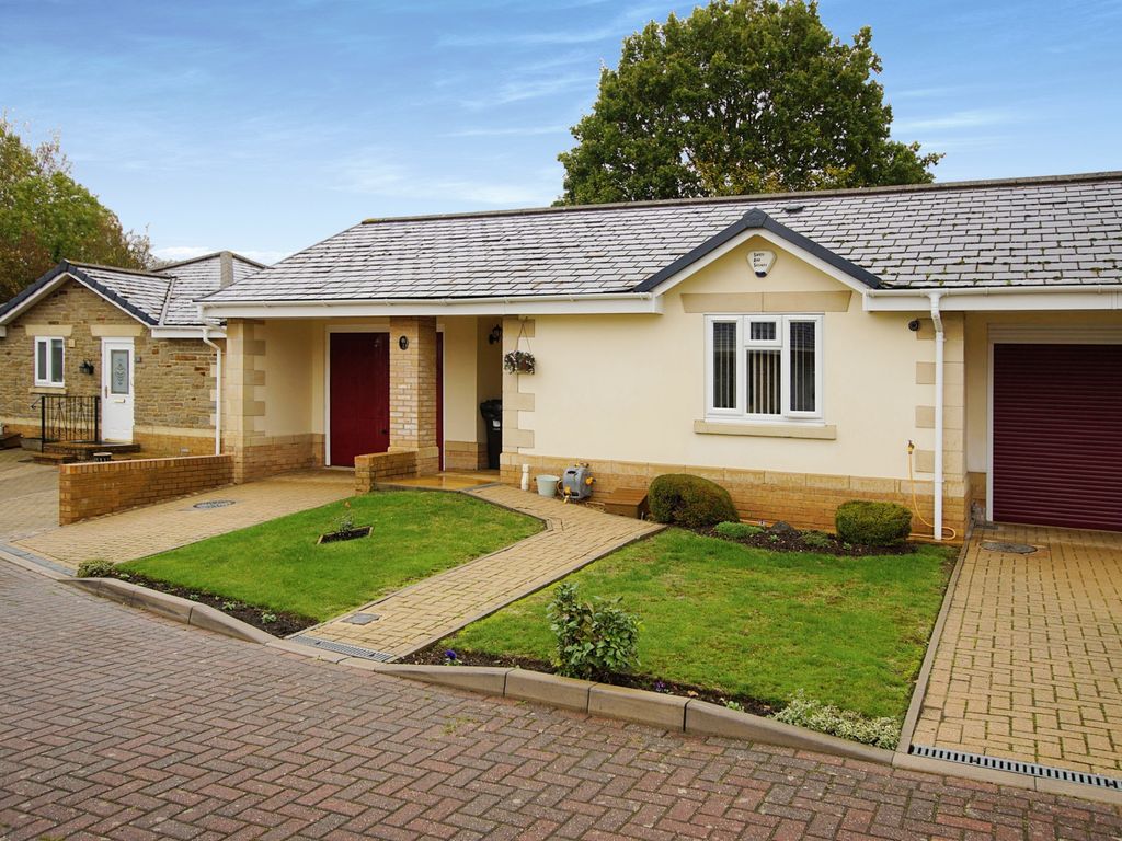 2 bed bungalow for sale in Butterfield Close, Frampton Cotterell