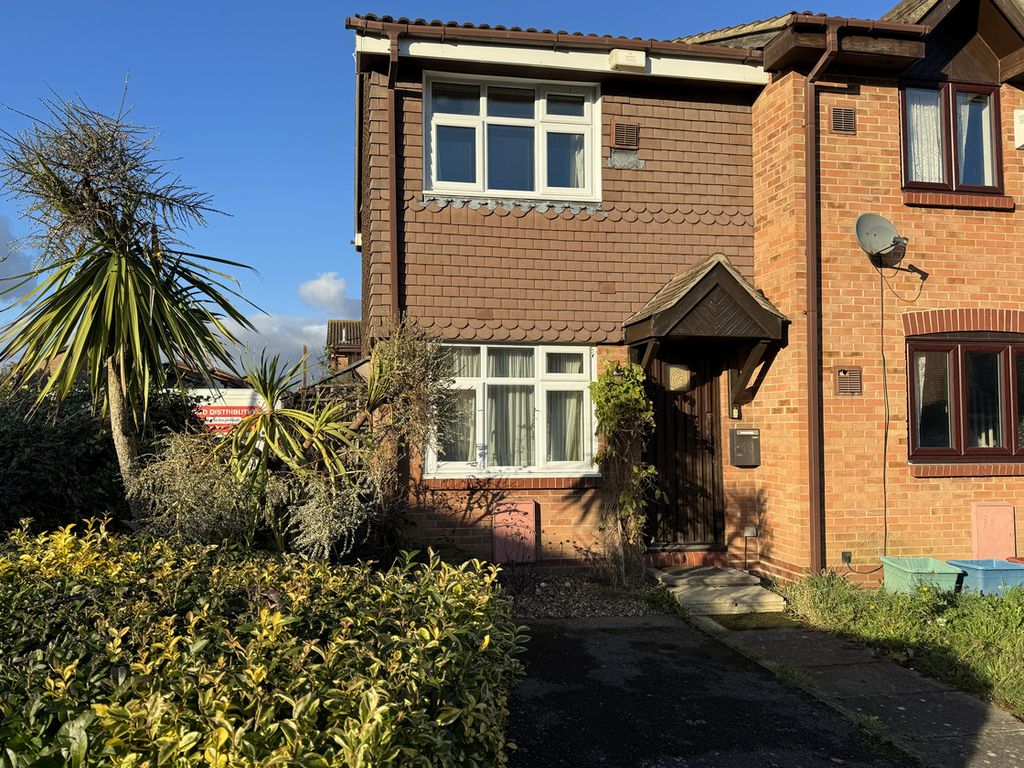 2 bed end terrace house for sale in Drayton Close, Hounslow TW4, £