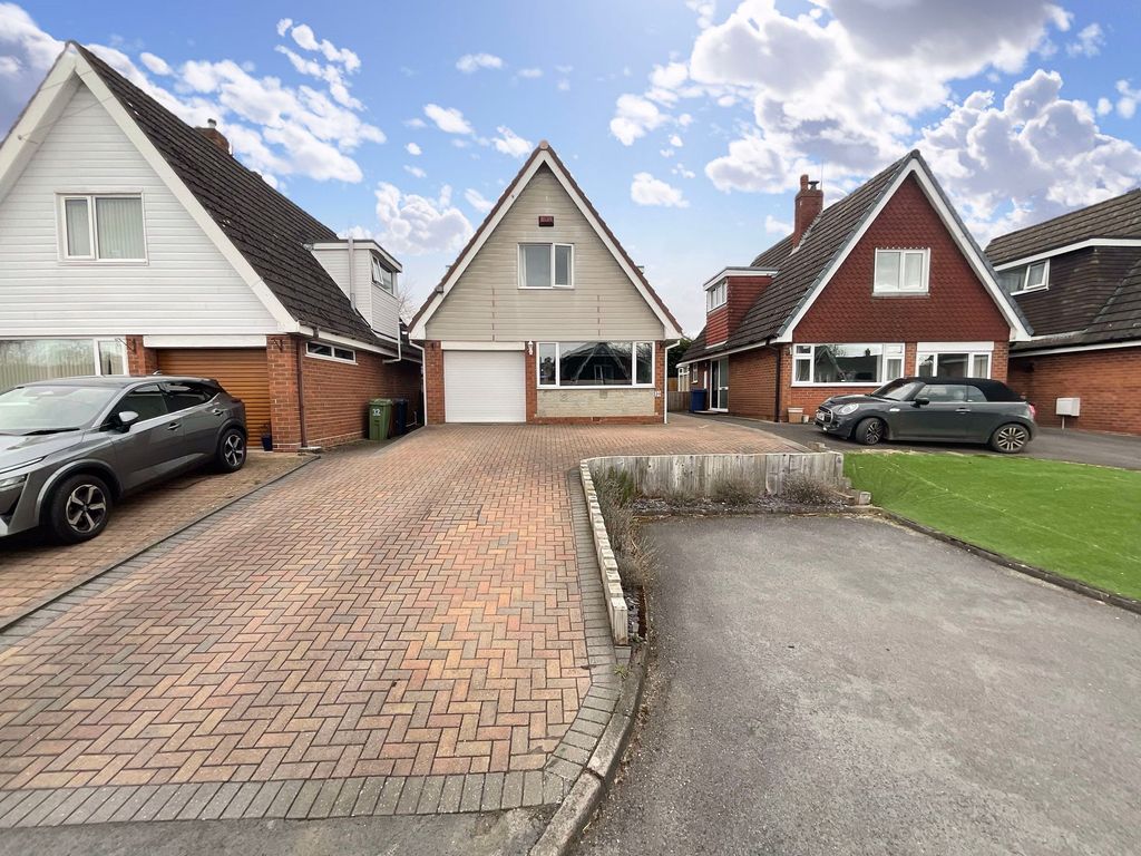 3 bed detached house for sale in Bracken Close, Tittensor ST12, £