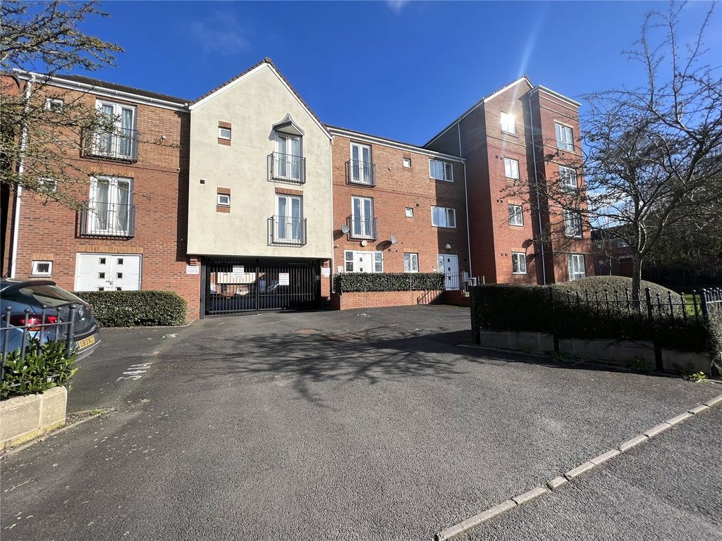 2 bed flat for sale in Willenhall Road, Wolverhampton, West Midlands
