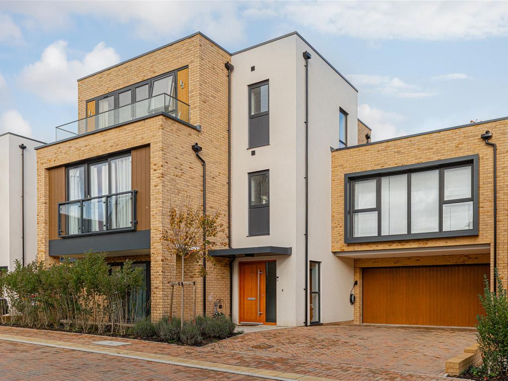 Hallowes Close, Redhill RH1  