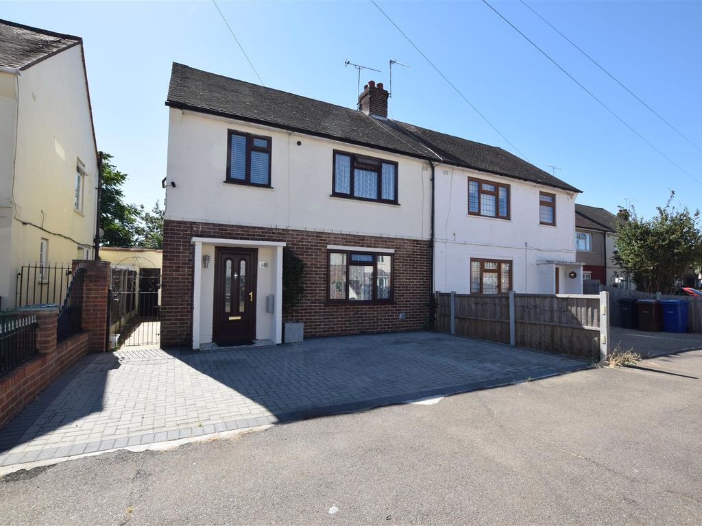 3 bed semidetached house for sale in Webster Road, Corringham