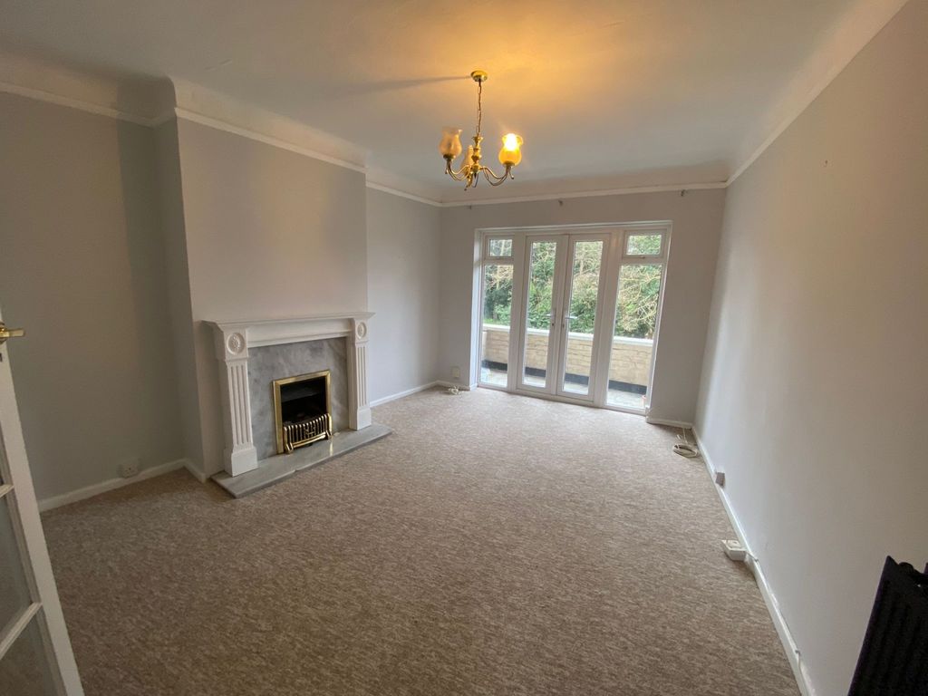 3 bed flat to rent in Laleham Road, Staines TW18 Zoopla