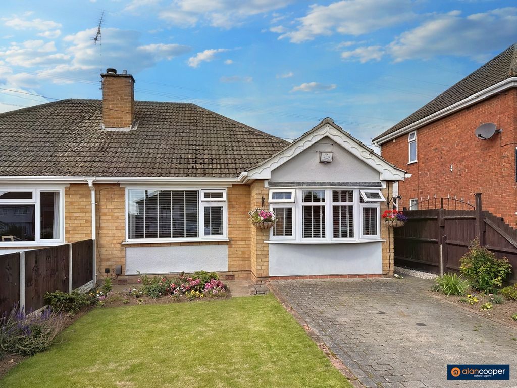 3 bed semidetached bungalow for sale in Dark Lane, Bedworth CV12, £