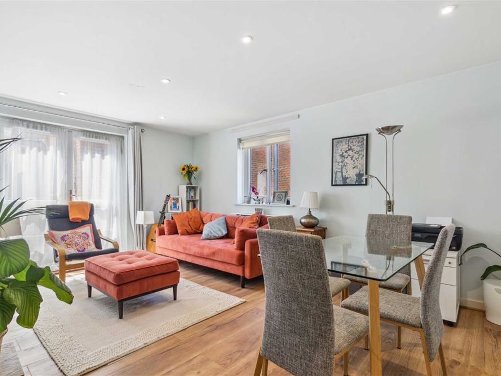 2 bed flat for sale in Lambeth Walk, London SE11 - Zoopla