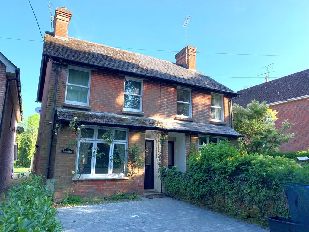 3 bed semidetached house for sale in Clarendon Road, Alderbury