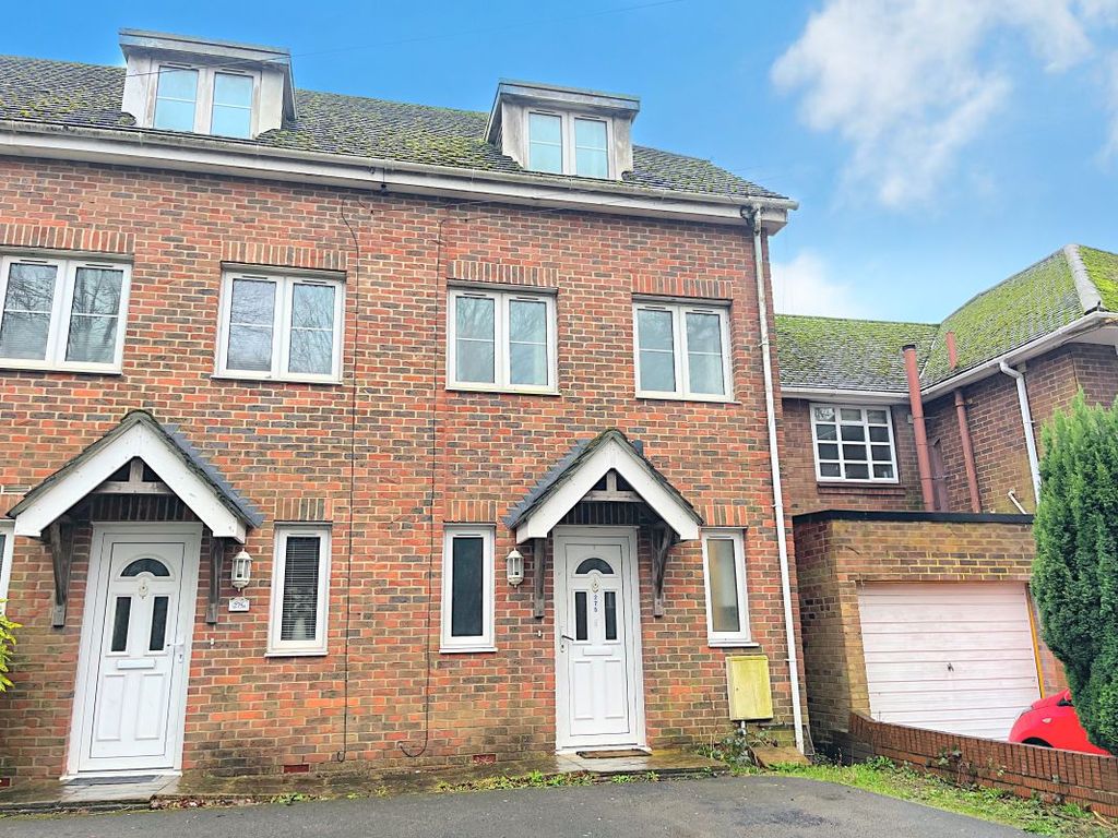 4 bed town house for sale in 275 Upper Deacon Road, Southampton