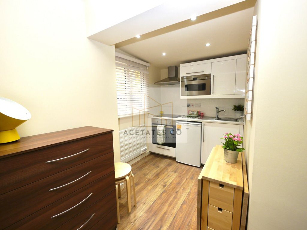 Studio to rent in High Road, Willesdon Green, London NW10, £1,493 pcm