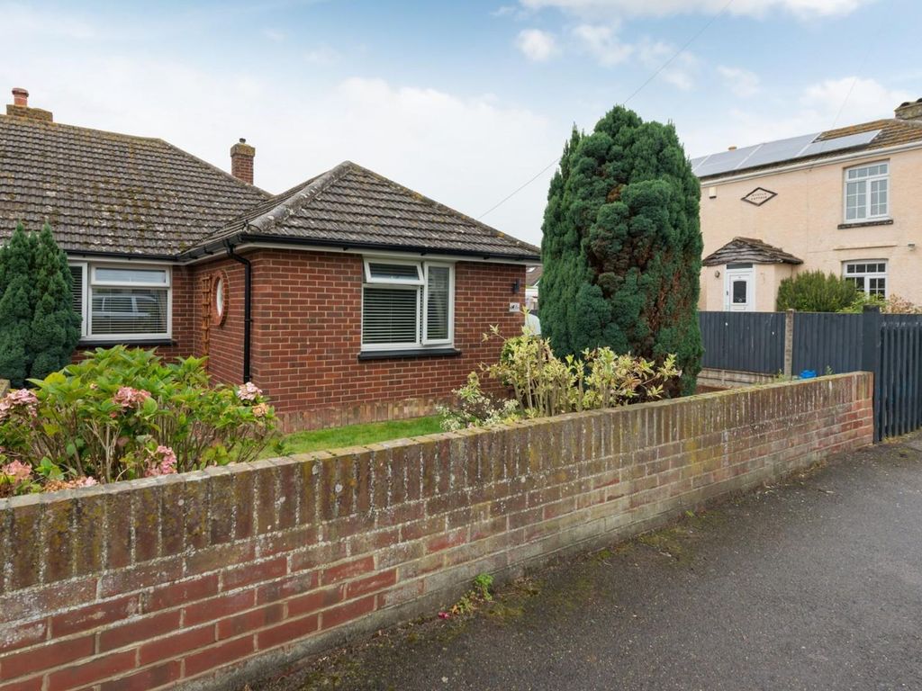 2 bed semidetached bungalow for sale in Freemans Road, Minster CT12, £