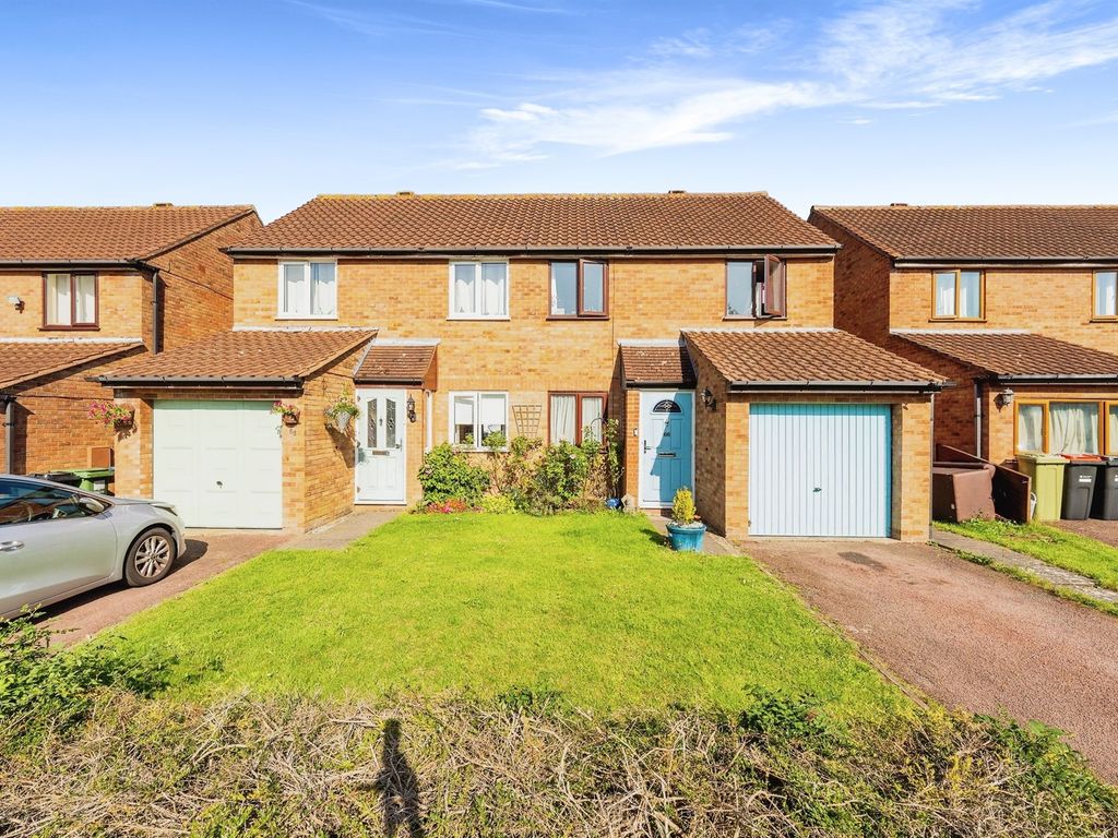 3 bed semidetached house for sale in Hadrians Drive, Bancroft, Milton