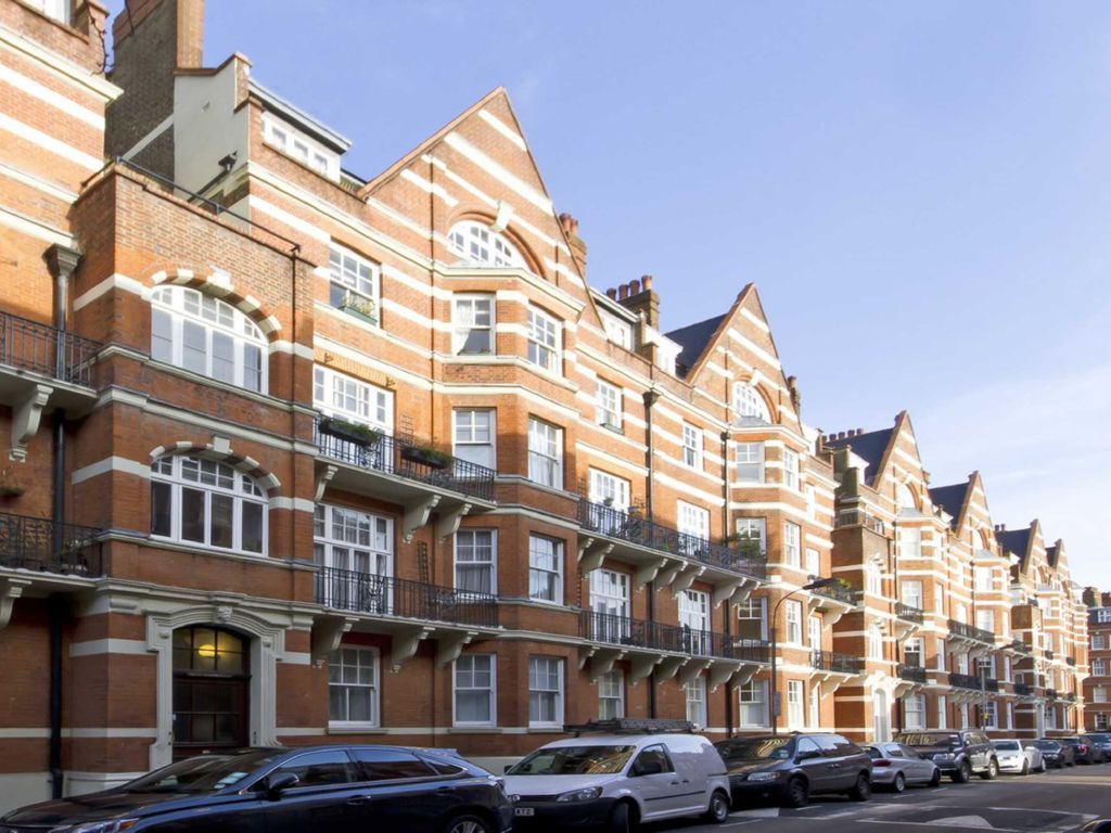 3 bed flat to rent in Hammersmith Road, London W14, £2,600 pcm Zoopla