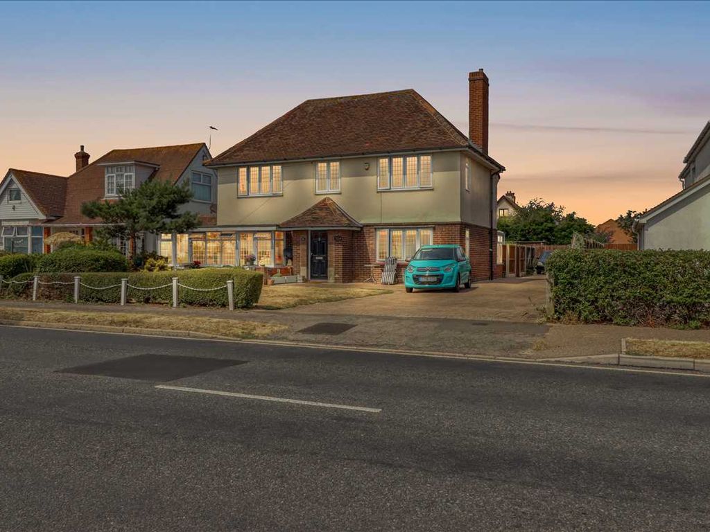 3 bed property for sale in Kings Parade, HollandOnSea, ClactonOnSea