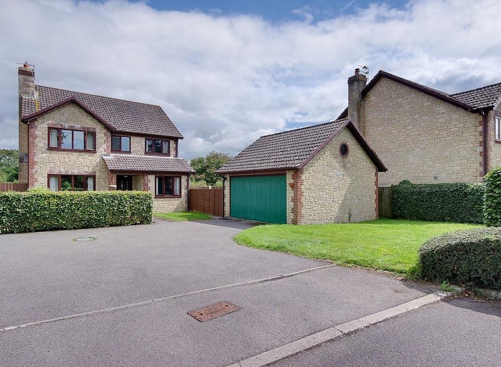 4 bed detached house for sale in Dorchester DT2, £525,000