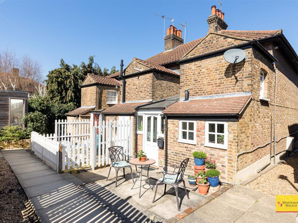 3 bed end terrace house for sale in Harwoods Yard, London N21 Zoopla