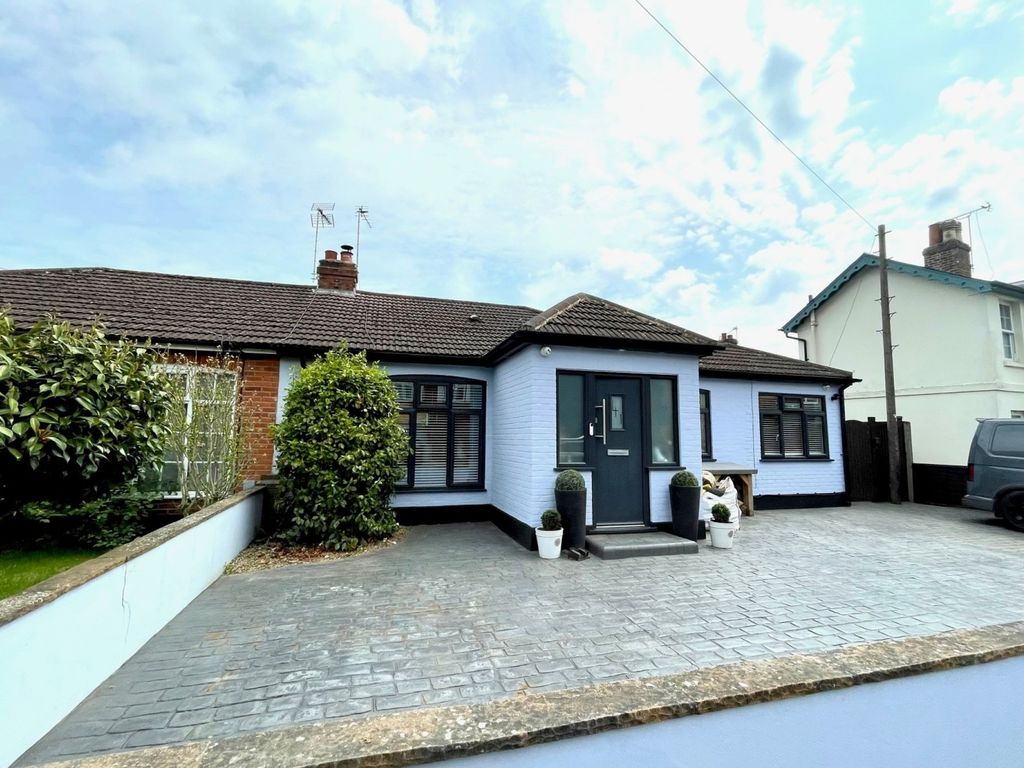 3 bed semidetached house for sale in Northcroft Road, Englefield Green