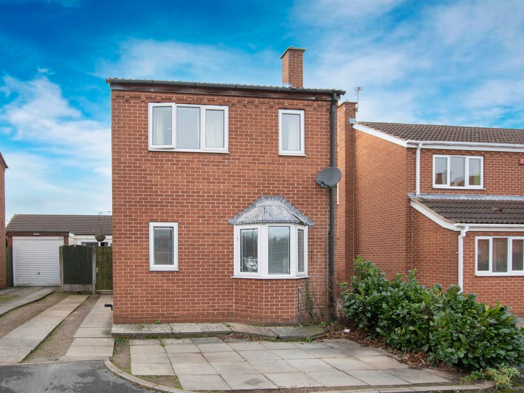 3 bed detached house for sale in Hallview Road, Rossington, Doncaster