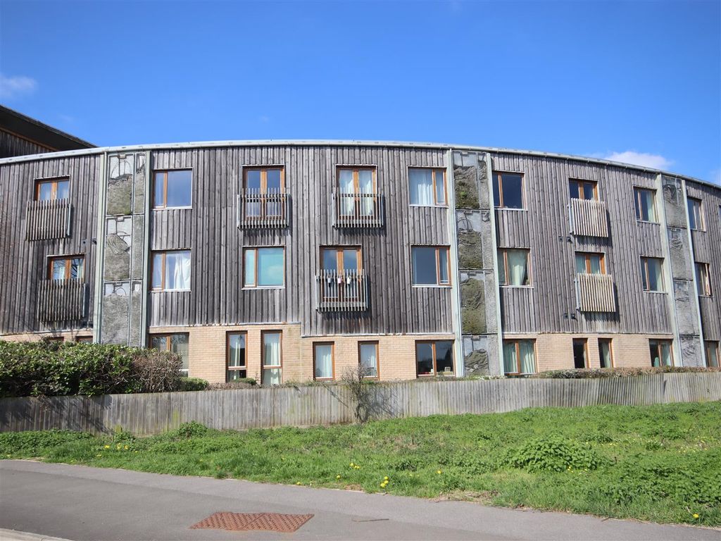2 bed flat for sale in Great Mead, Chippenham SN15 Zoopla