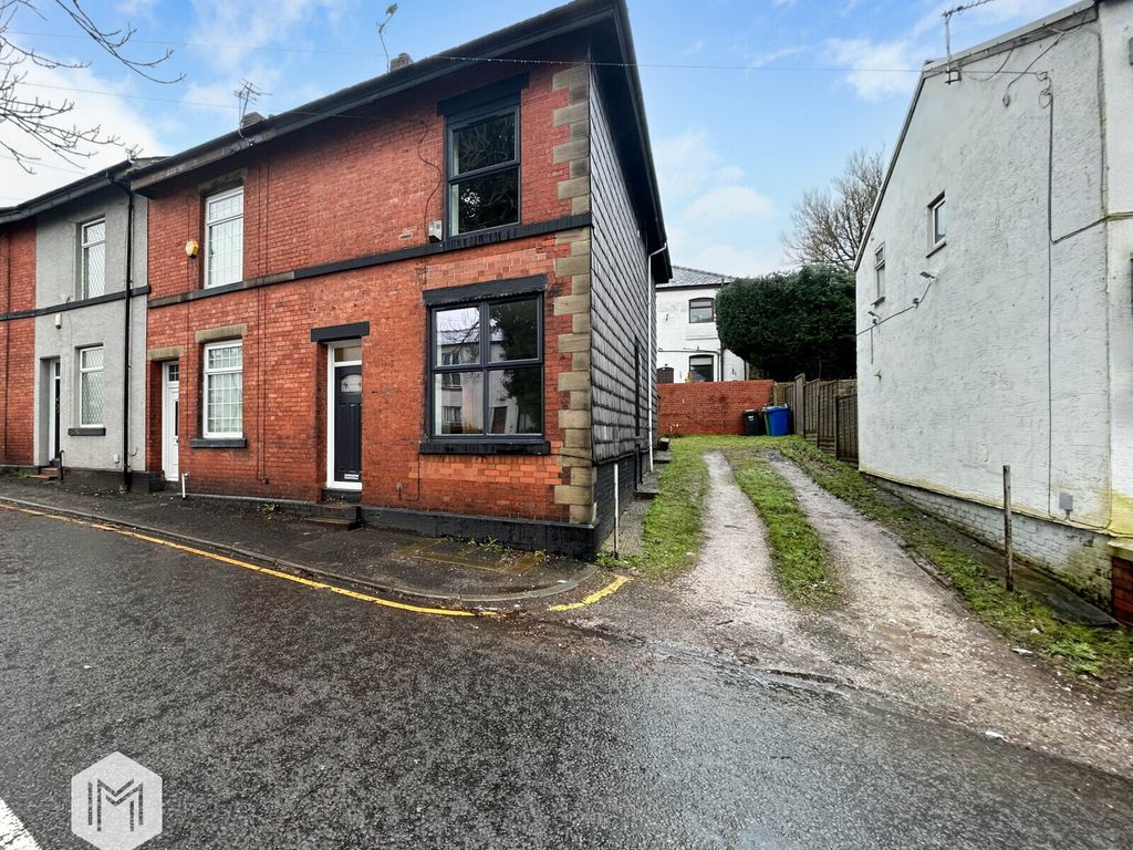 3 bed end terrace house to rent in Hollins Lane, Bury, Greater