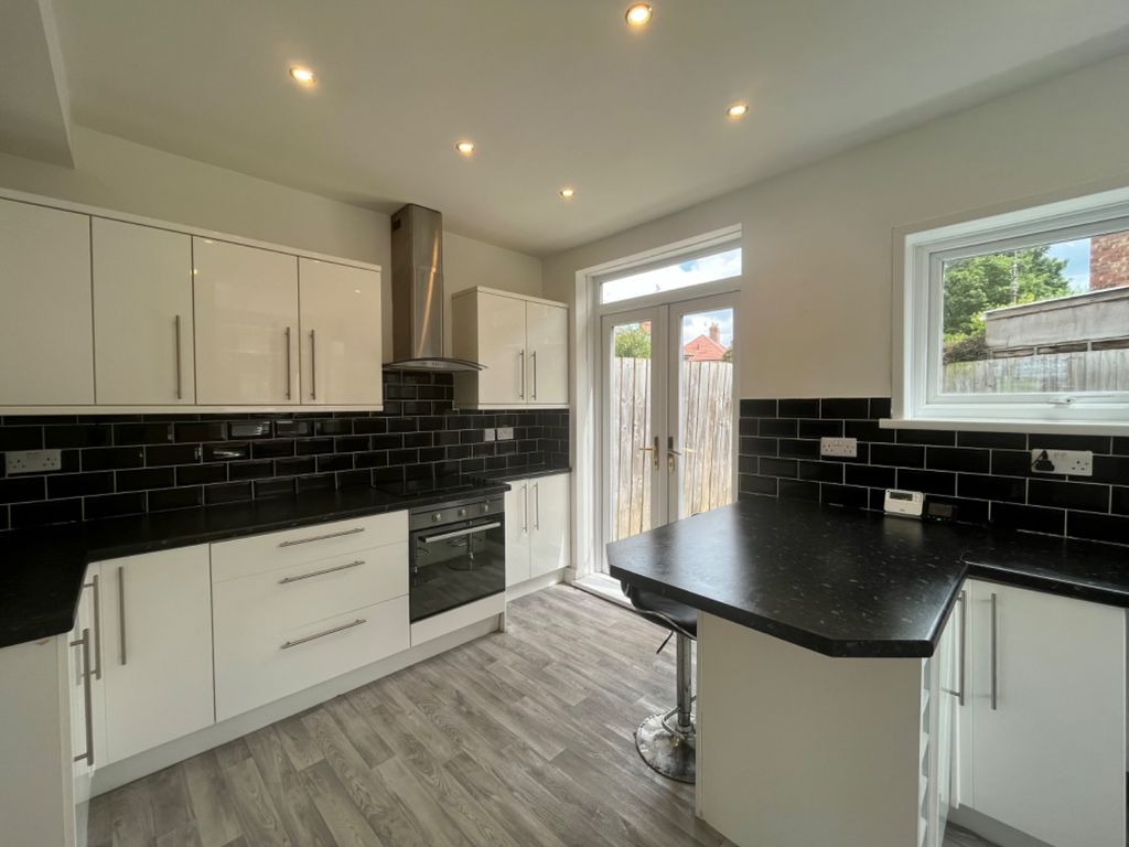 3 bed semidetached house to rent in Lilac Avenue, South Shields NE34