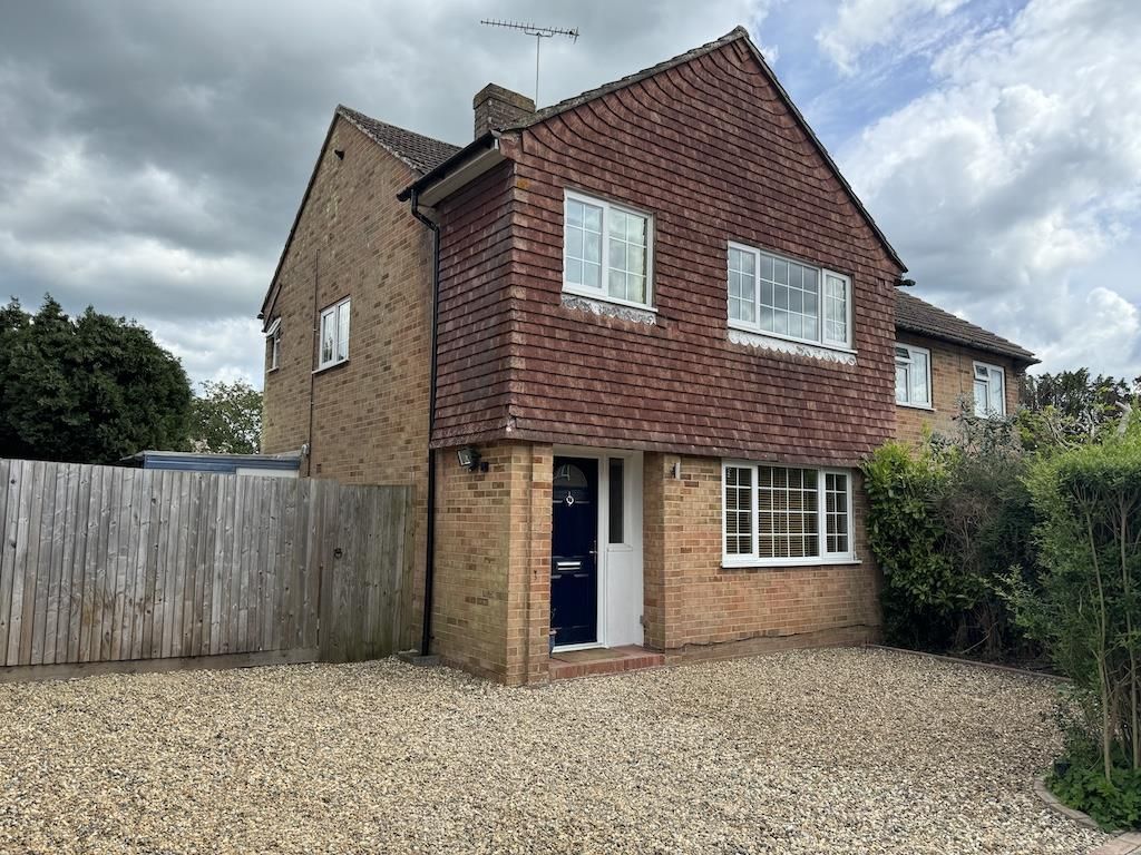 3 bed semidetached house for sale in Meadow Approach, Copthorne