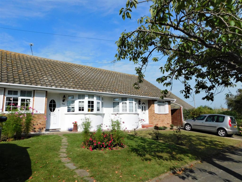 3 bed bungalow to rent in Fleetwood Avenue, Holland On Sea CO15 Zoopla