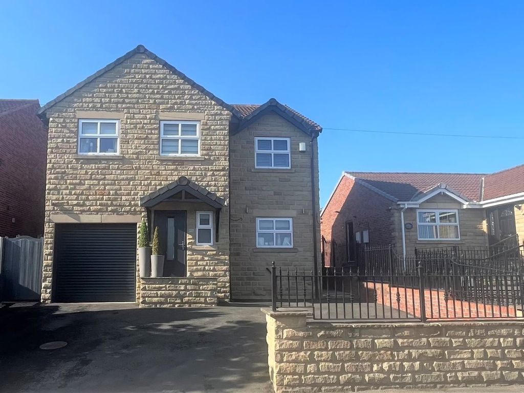 4 bed detached house for sale in Darton Lane, Mapplewell, Barnsley S75