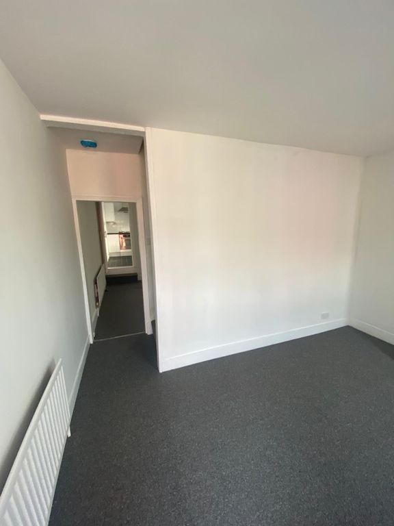 2 bed terraced house to rent in Cavendish Road, Rochester, Kent ME1, £