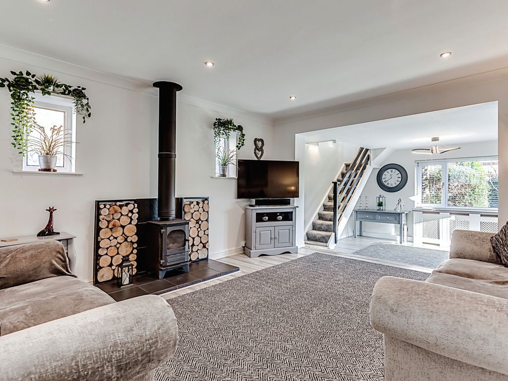 2 bed bungalow for sale in Hollingthorpe Avenue, Hall Green, Wakefield