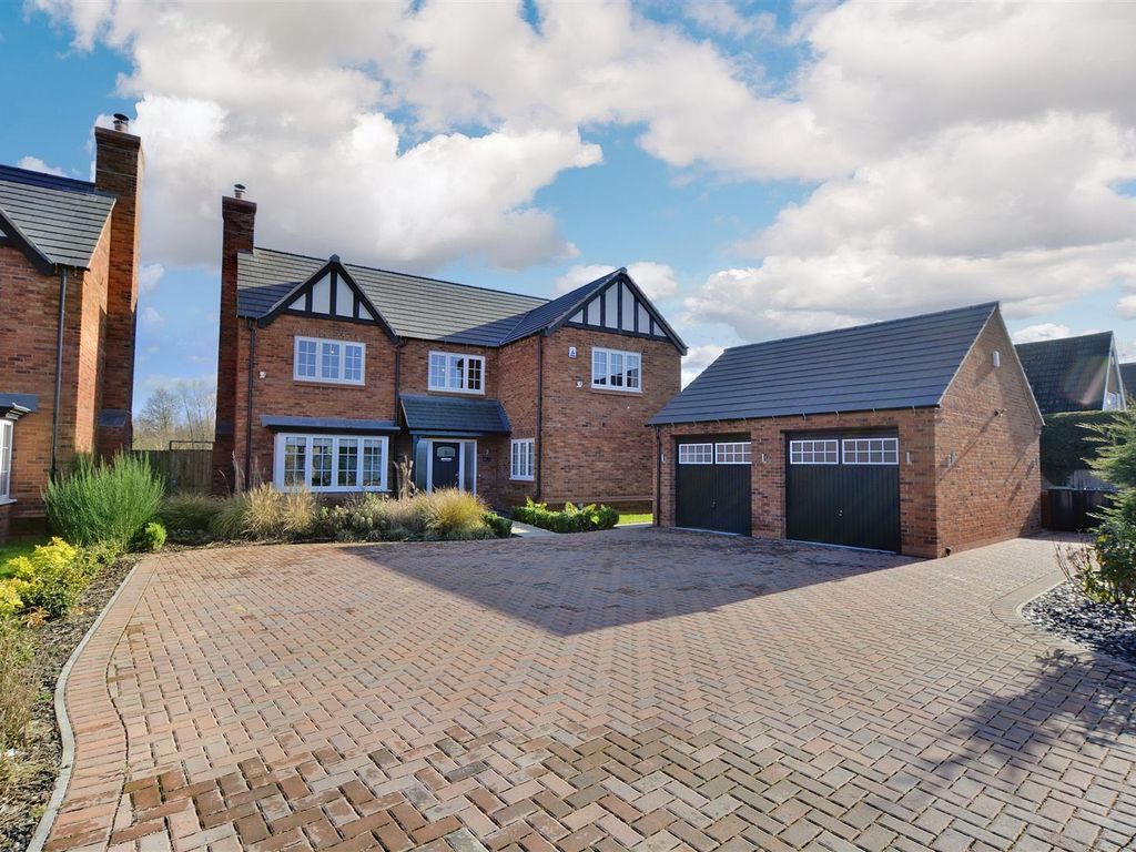 5 bed detached house for sale in Long Lane, Attenborough, Nottingham