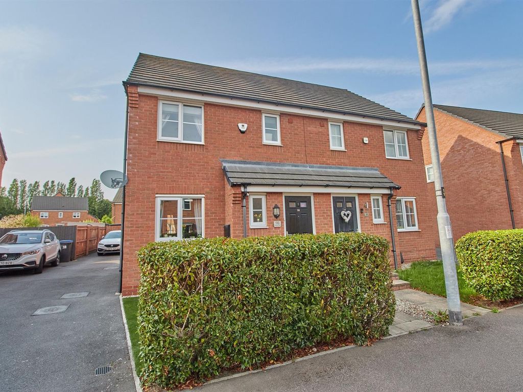 3 bed semidetached house for sale in Amber Way, Burbage, Hinckley LE10