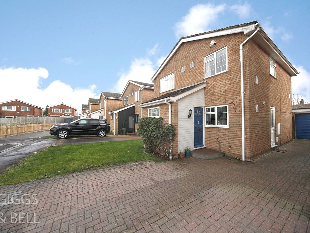 4 bed detached house for sale in Claydown Way, Slip End, Luton