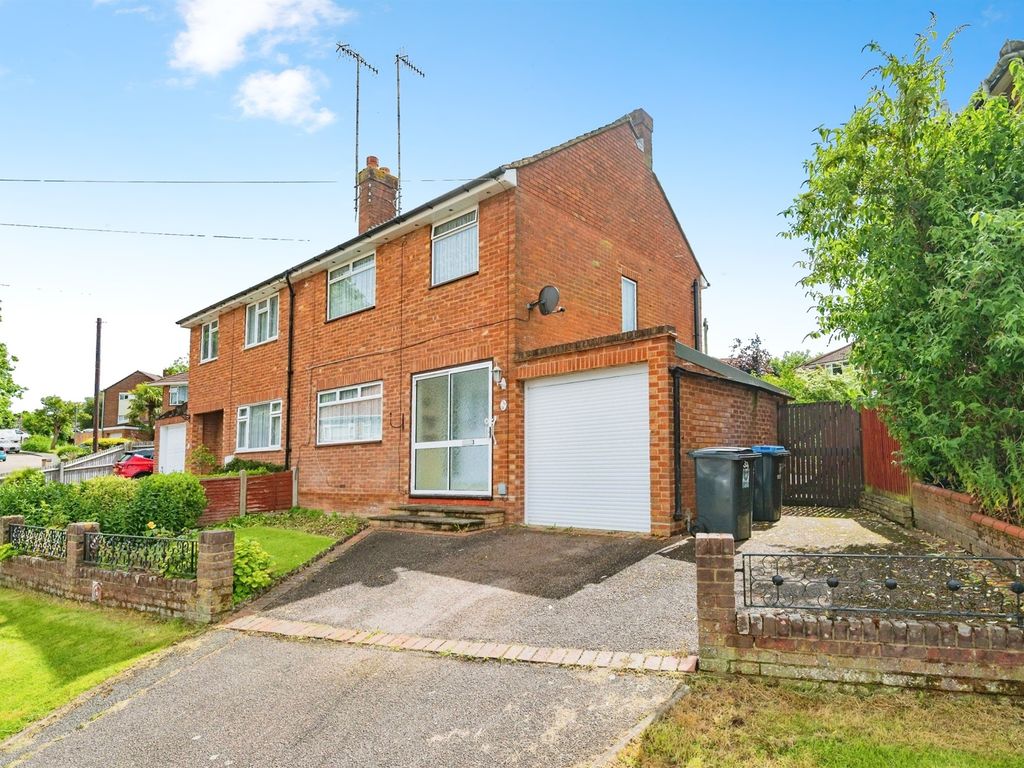 3 bed semidetached house for sale in Langley Avenue, Hemel Hempstead
