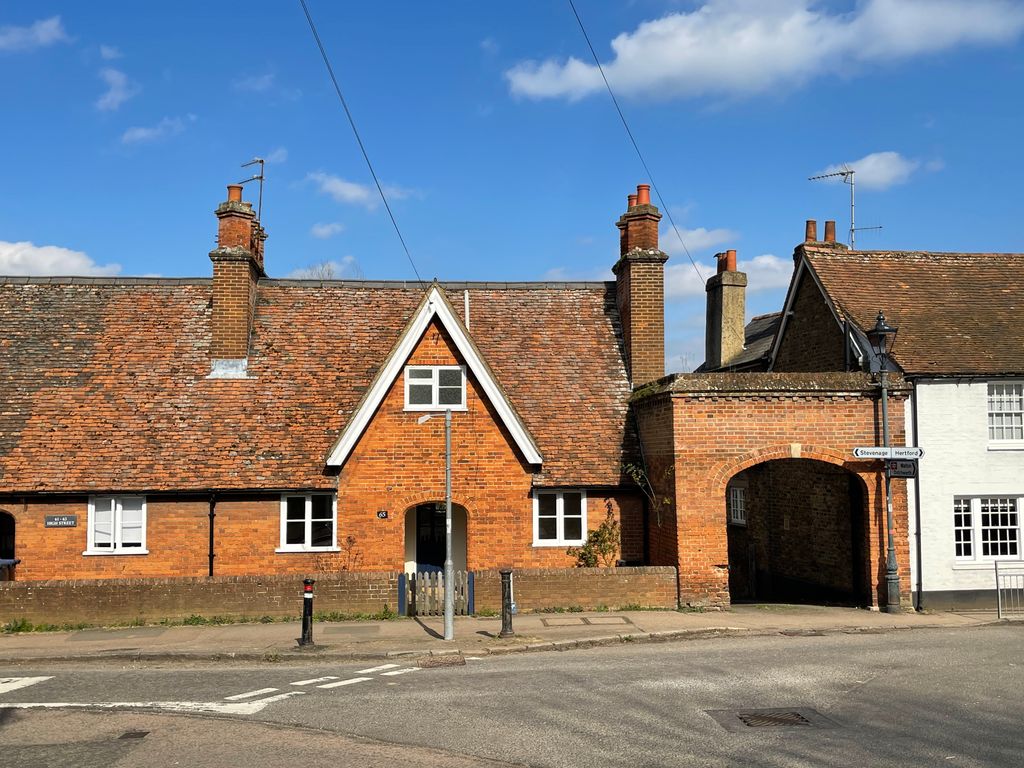 3 bed end terrace house to rent in High Street, WattonAtStone