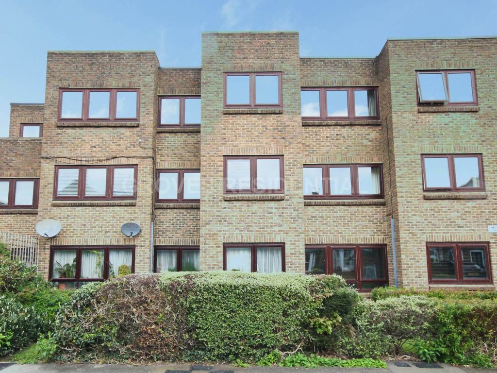 2 bed flat to rent in Sycamore Grove, New Malden KT3, £1,850 pcm Zoopla