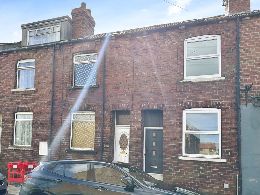 3 bed terraced house for sale in York Road, Tadcaster LS24, £200,000