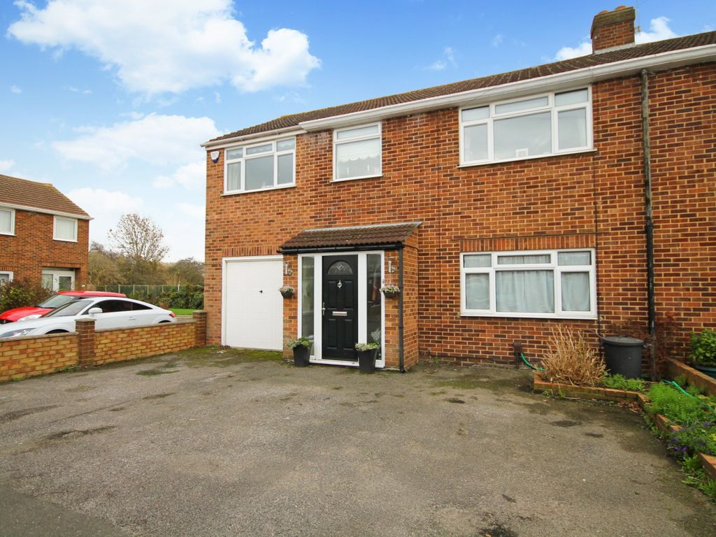 4 bed end terrace house for sale in Hamilton Close, Feltham, Middlesex