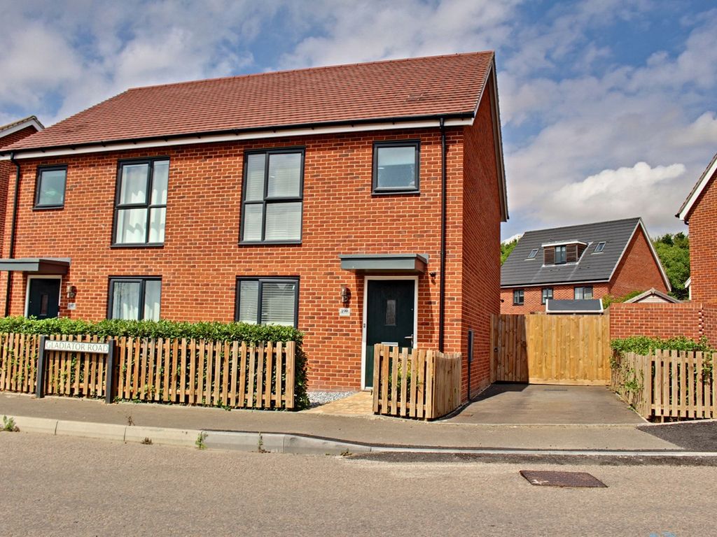3 bed semidetached house for sale in Gladiator Road, Upper Cambourne
