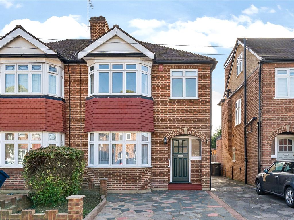 3 bed semidetached house to rent in Crawley Road, Enfield EN1, £2,500