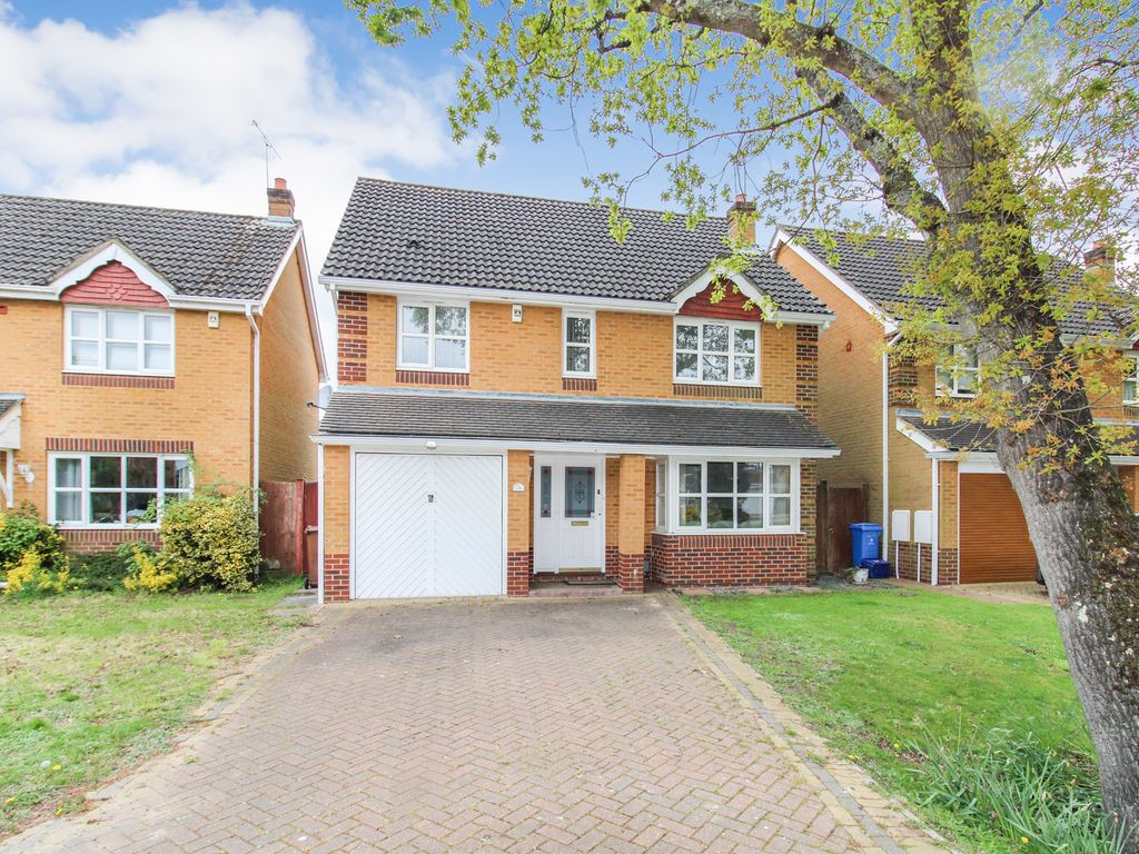4 bed detached house for sale in Broadmead, Farnborough GU14, £575,000