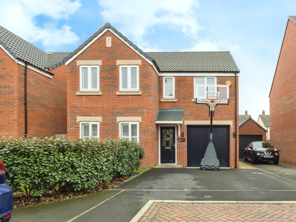 4 bed detached house for sale in Grebe Close, Stoke Bardolph