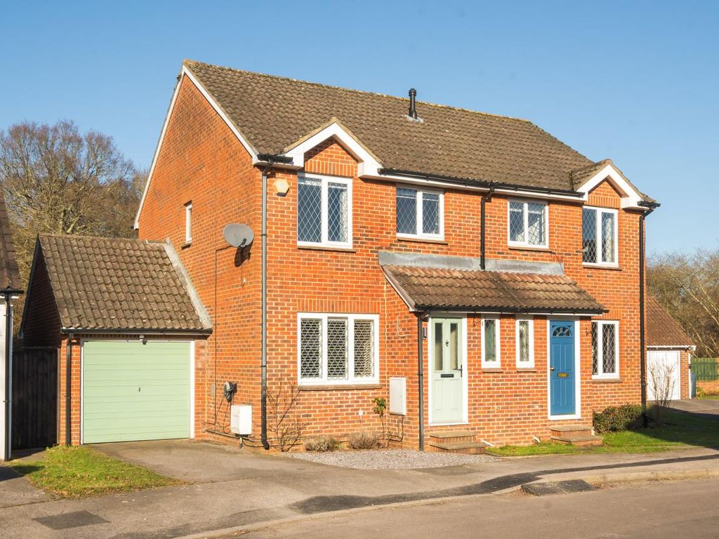 3 bed semidetached house for sale in Close, Valley Park