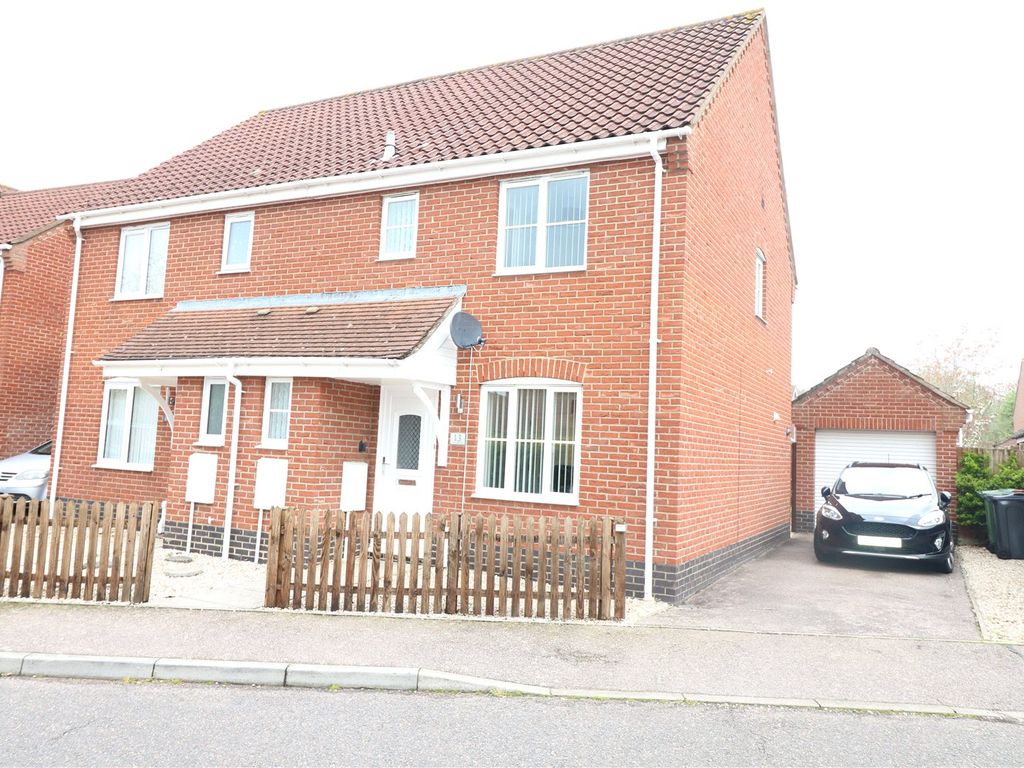 3 bed semidetached house to rent in Tortoiseshell Way, Wymondham