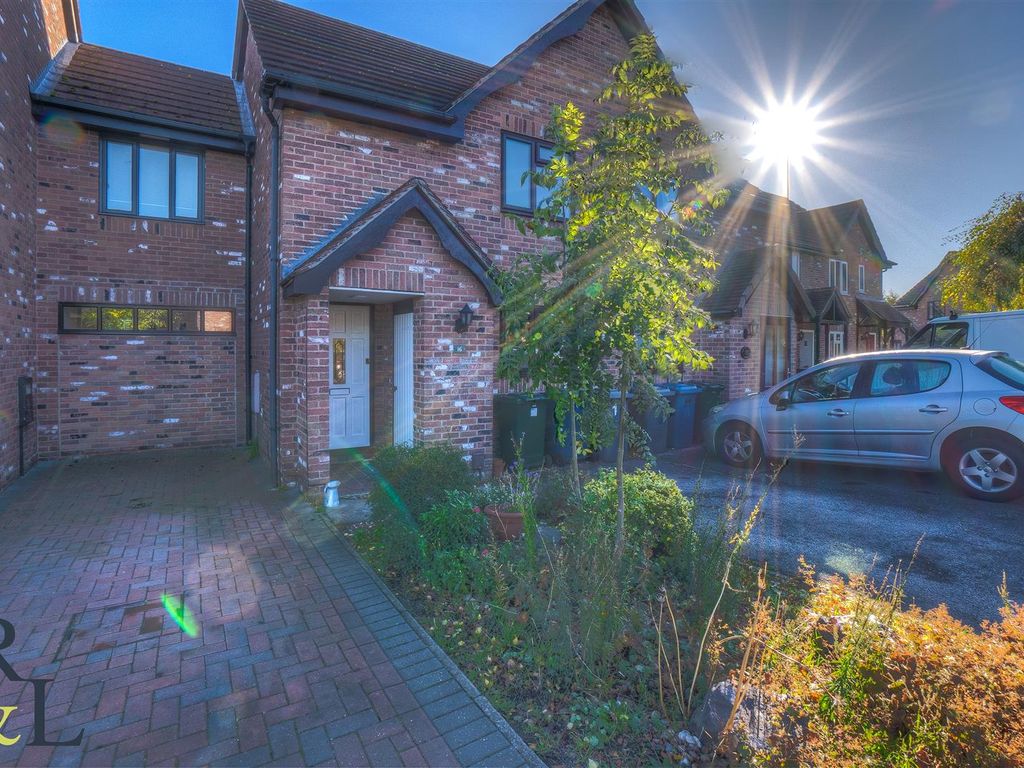 2 bed town house to rent in Bampton Court, Gamston, Nottingham NG2 Zoopla