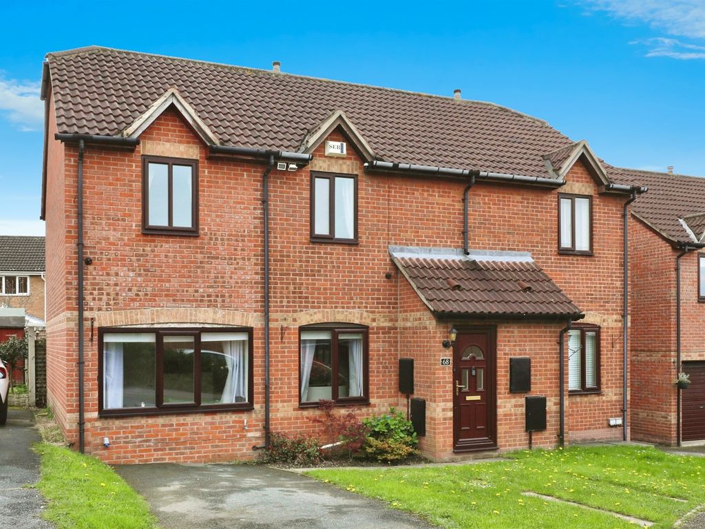 3 bed town house for sale in North End Drive, Harlington, Doncaster DN5