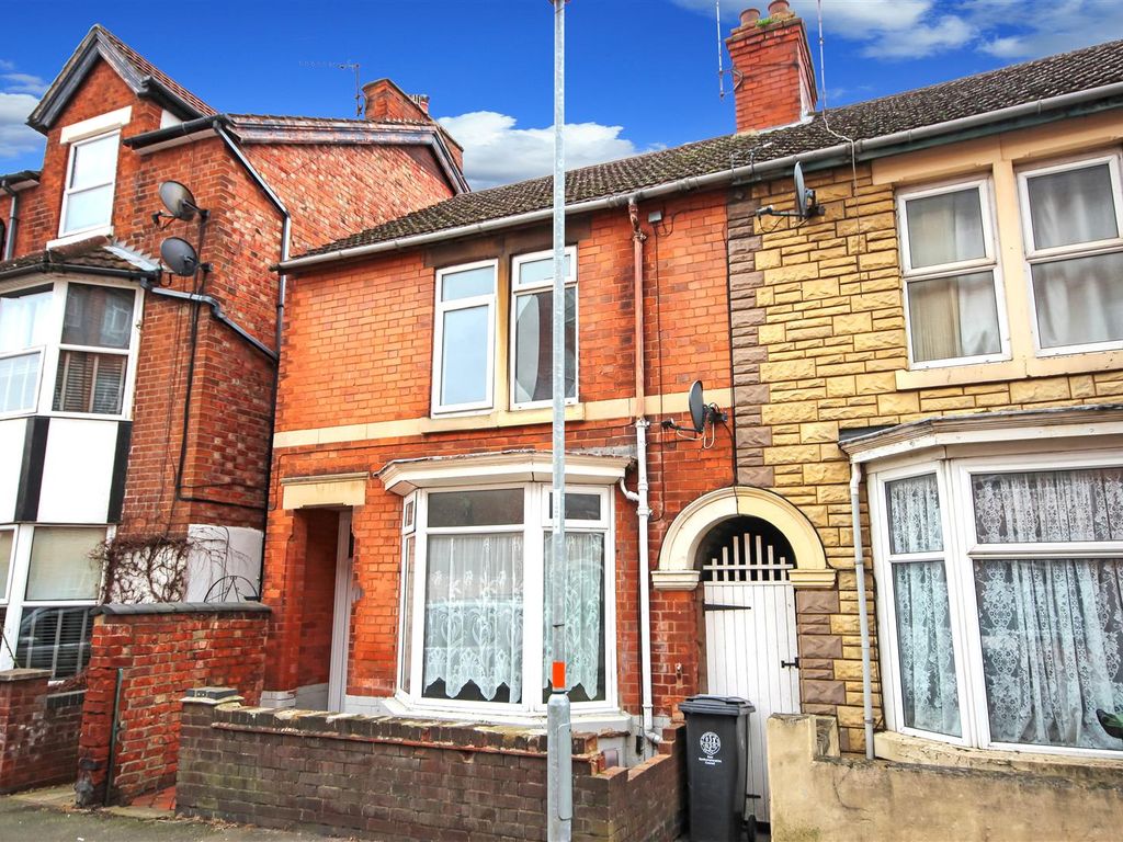 3 bed terraced house to rent in Cromwell Road, Rushden NN10, £925 pcm