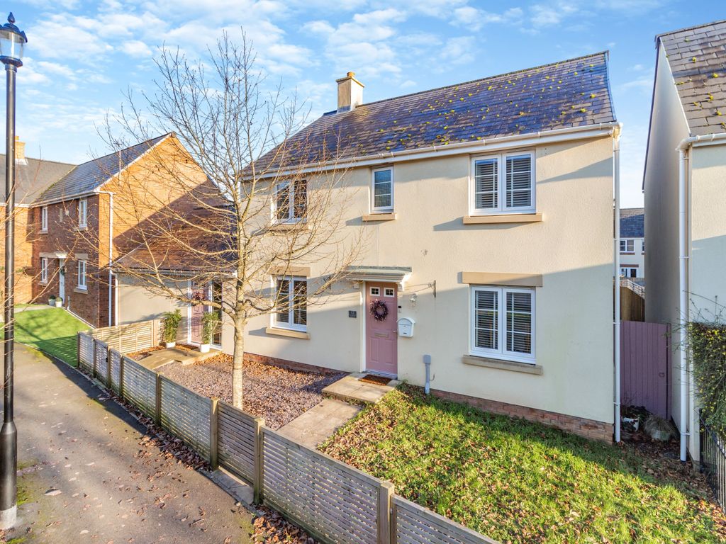 4 bed detached house for sale in Roundbush Crescent, Caerwent, Caldicot