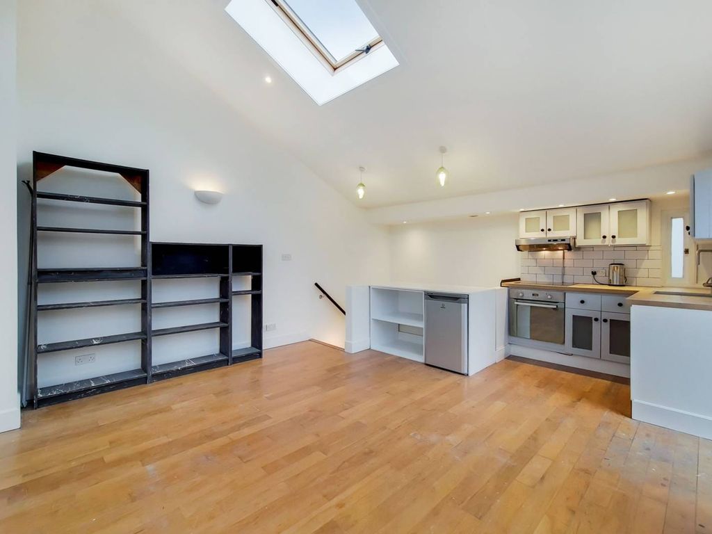 2 bed terraced house to rent in .Balham Grove, Balham, London SW12, £