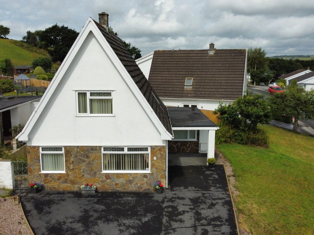 3 bed detached house for sale in Hendre Park, Llangennech, Llanelli, Carmarthenshire SA14 Zoopla