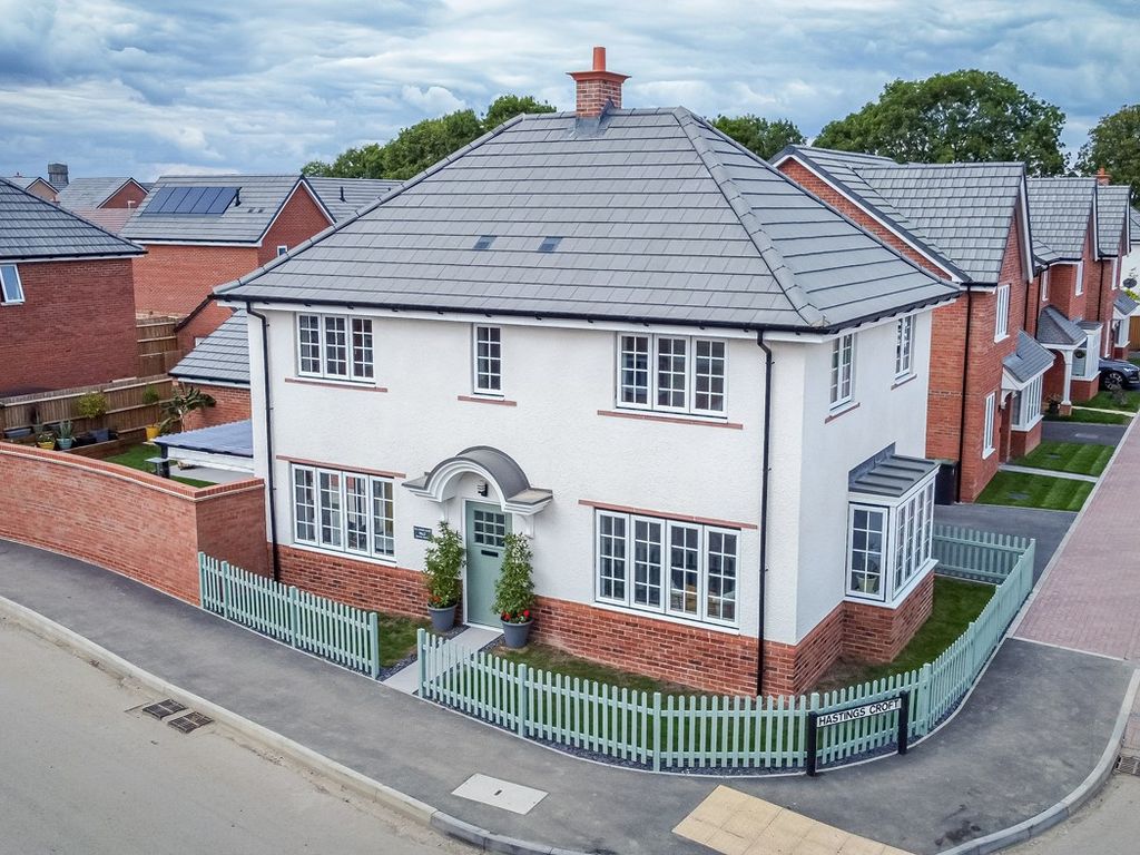 4 bed detached house for sale in Beverley Gardens, Lower Stondon SG16