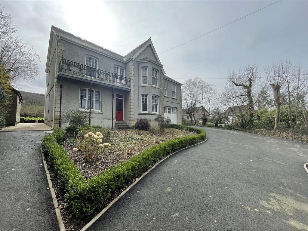 4 bed detached house for sale in Cwmamman Road, Glanamman, Ammanford